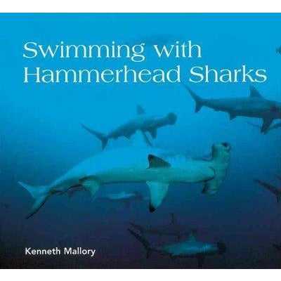 Swimming With Hammerhead Sharks (Scientists in the Field): Swimming With Hammerhead Sharks